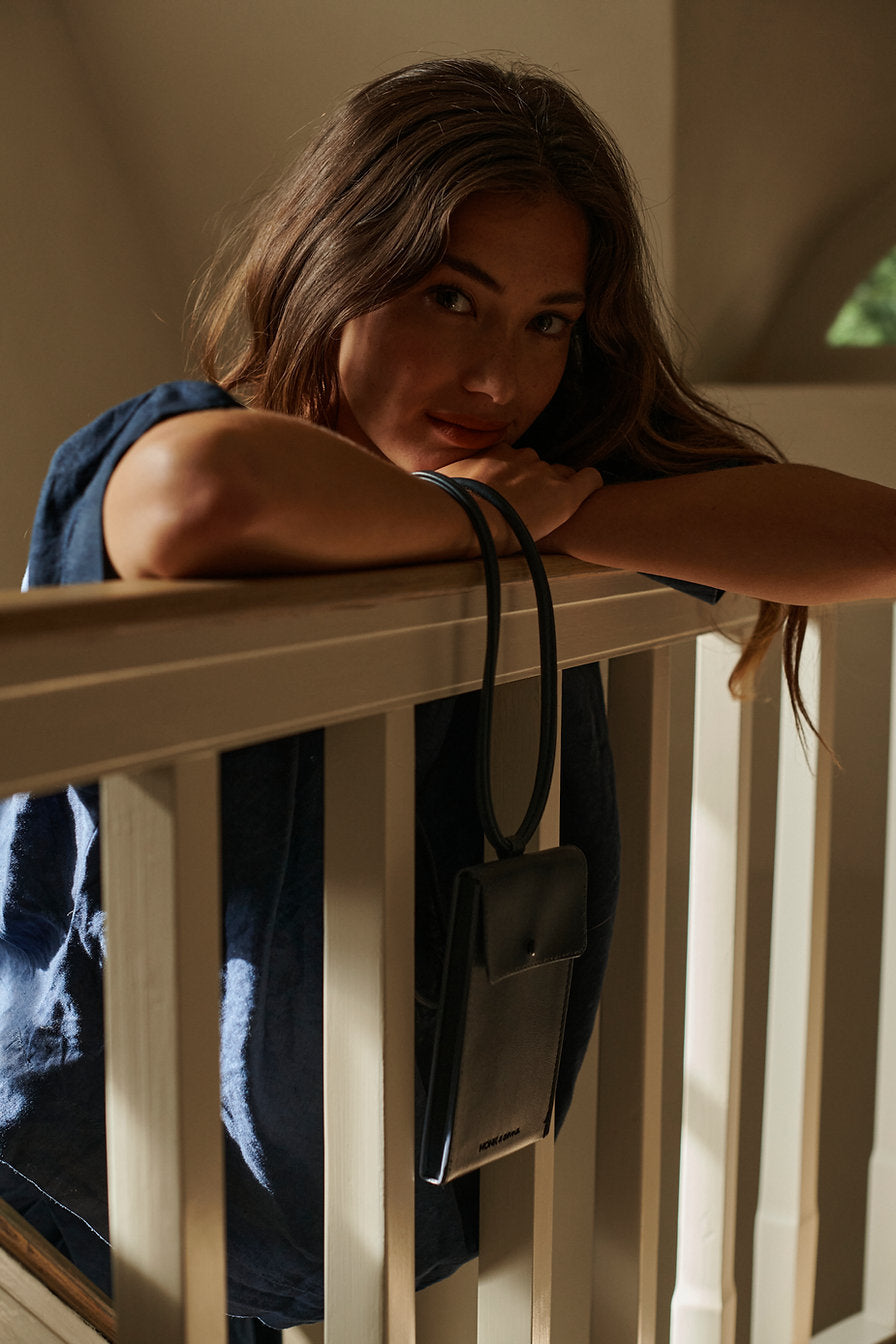 Taštička na mobil Grain Midnight / půlnoční modrá