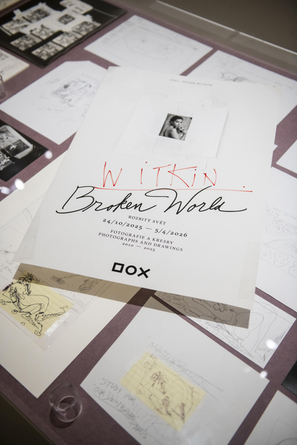 Limitovaný print Joel-Peter Witkin – Rozbitý svět (signovaný)