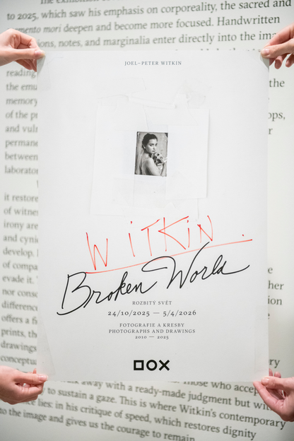 Limitovaný print Joel-Peter Witkin – Rozbitý svět (signovaný)
