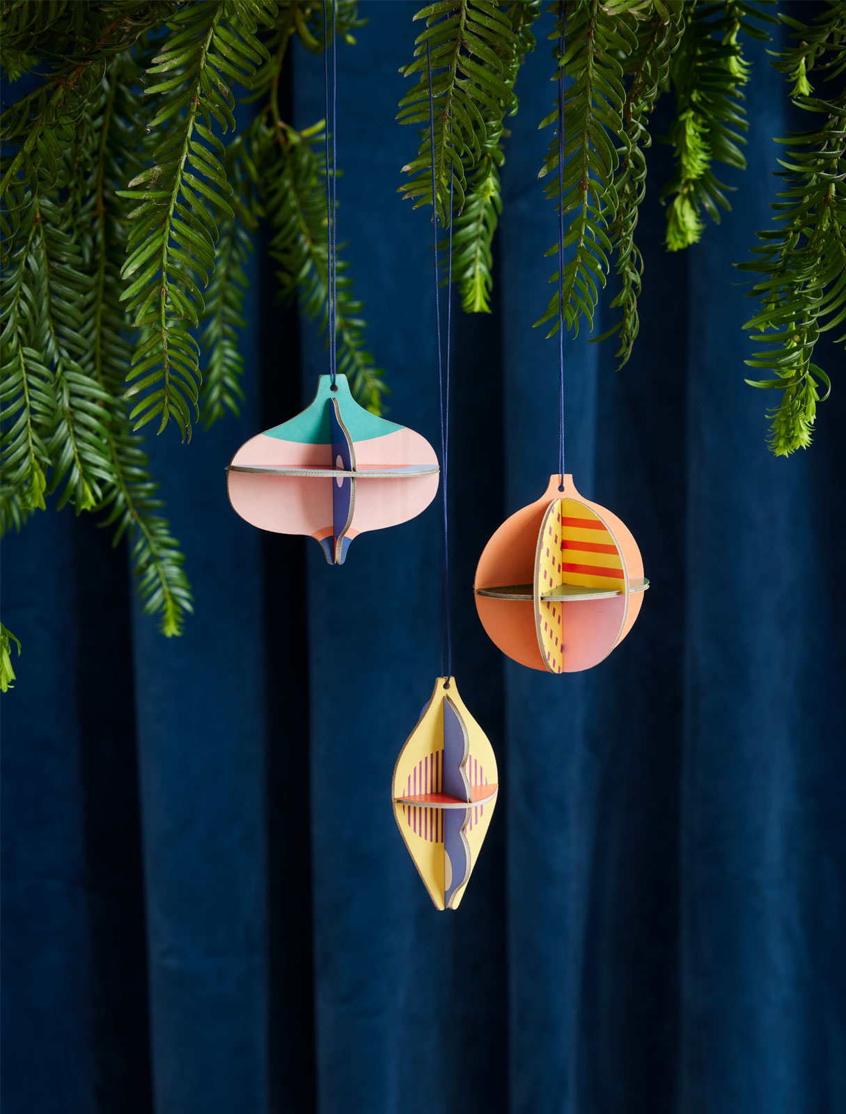 Závěsná papírová dekorace vánoční ozdoby Bonbon Assortment do vašeho domova od značky Studio ROOF